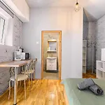 Charming With Garden & Parking Apartment *