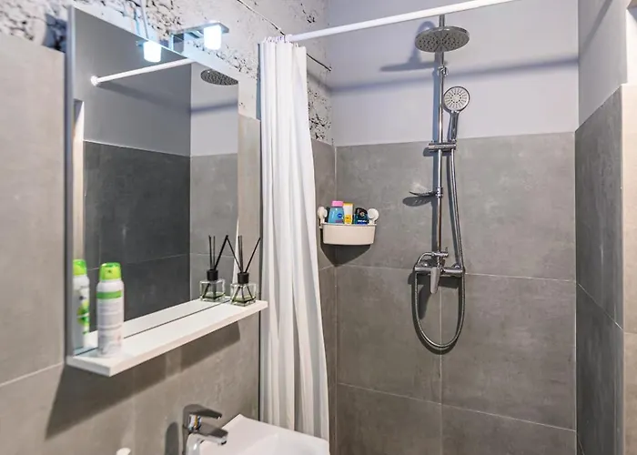 Apartment Charming With Garden & Parking *