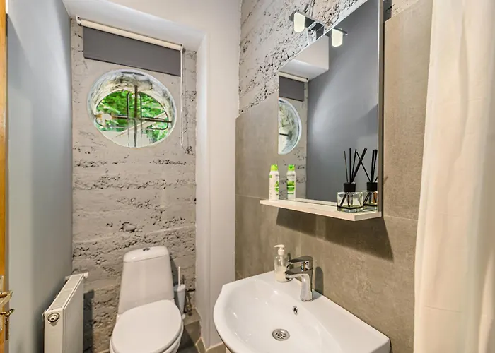 Charming With Garden & Parking