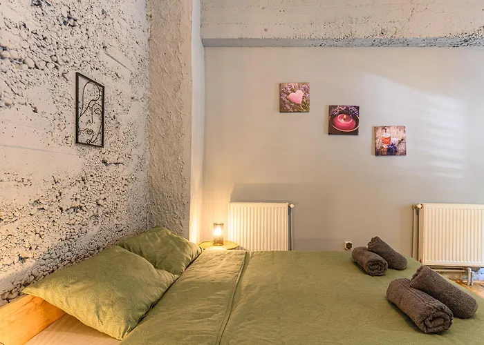 Apartment Charming With Garden & Parking *